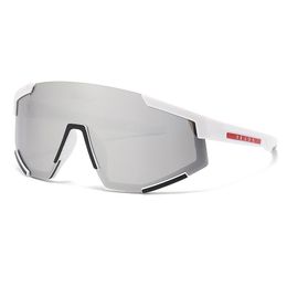 Designer Shield Lunettes de soleil Visière blanche Stripe rouge Hommes Femmes Cyclisme Lunettes Hommes Mode Lunettes de soleil polarisées Sport de plein air Lunettes de course avec paquet