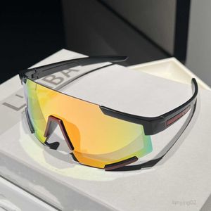 Designer Shield Lunettes de soleil Visière blanche Stripe rouge Hommes Femmes Cyclisme Lunettes Hommes Mode Lunettes de soleil Sport de plein air Lunettes de course avec paquet 2N2E1