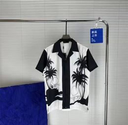 Chemise de créateur Mens boutonné imprimé chemise de bowling Hawaii chemises décontractées florales hommes coupe ajustée robe à manches courtes T-shirt hawaïen M-3XL RQREW4