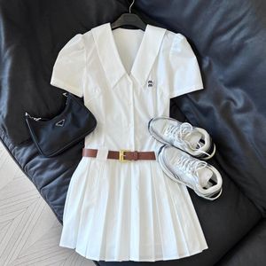 Chemises de créateurs de luxe décontractées, robe blanche classique, robes plissées brodées à la mode