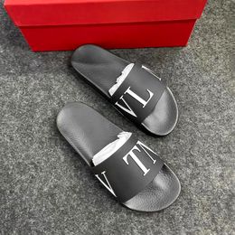 Designer Shoe Slide Sandal V Man Beach Flip Flop Rivet Outdoor Slippers Flat Talon VL Sliders en caoutchouc pour femme Soft Leather Tazz Tazz Slipper Loafer Sneakers