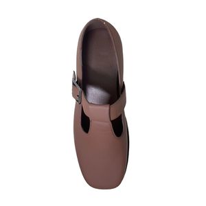 Chaussure de créateur Crochet d'été et boucle imperméable chaussures de marche en fourrure décontractée noire de style doux pour femmes chaussures