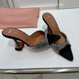 Designer schoenen Amina Muaddi High Heel Slippers Fashion Dames Sandalen Richt op Open teen 9,5 cm Wine Cup -hakken met satijnen Rhinestone Casual Party