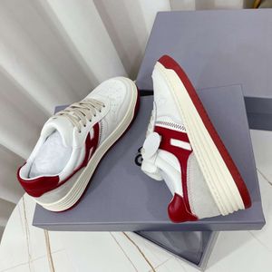 Chaussures de créateurs Bottes Zhao Lusi, Yang Yang, Gong Jun, le même couple H630 en cuir véritable couleur assortie à lacets sport décontracté semelle épaisse petit blanc