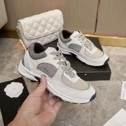 Sapatos de grife sapatos de pele de bezerro feminino tênis reflexivos vintage formadores lazer sapato plataforma rendas impressão tênis l6