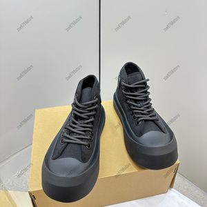 Chaussures de designer chaussures de planche décontractées baskets chaussures de plate-forme chaussures de skateboard confortables running designer de sport chaud noir et blanc maison de couleur unie
