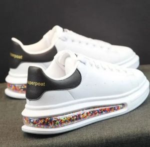 Chaussures de créateurs Chaussures décontractées Marche en plein air Casual Blanc Noir Argent Semelle épaisse avec tête ronde Évent inférieur multicolore