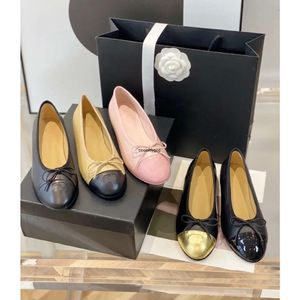 Chaussures de créateurs Channe Paris Designer Black Ballet Flats Chaussures Femme Printemps matelassé en cuir authentique Slip on Ballerine Luxury Round Toe Dames