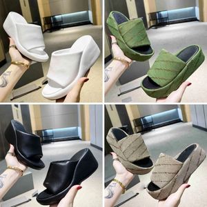 Designer Schoenen Chunky Wedge Dames sandaal Rise pantoffels Parijs Platform Rubberen zool leer suède mode casual cartoon strandslippers