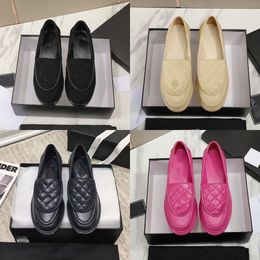 Chaussures de marque Mocassins en velours côtelé Mocassins pour femmes Mocassins en cuir matelassé Mule en coton en tissu classique Mules à talons épais en caoutchouc ornées de chaussures en cuir verni