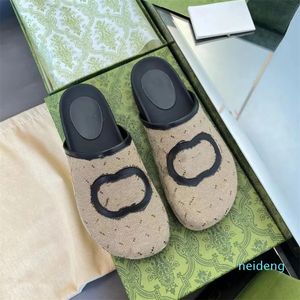 Zapatos de diseñador Parejas Zapatillas de fondo plano Impresión de cuero clásico Mujeres Zapato de playa Verano al aire libre Unisex Mules Zapatillas Sandalias
