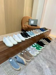 Chaussures de créateurs Fashion Men de chaussures décontractées Luxury Nubuck Radcliffe Sneaker Suede en cuir Cambridge Lace Up Sneaker de haute qualité Taille 40-45