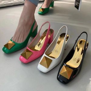 Chaussures de créateurs pour femmes chaton talon sandales mode boucle d'or décoration de qualité supérieure en cuir verni slingbacks 6cm à talons hauts sandales chaussures pour femmes