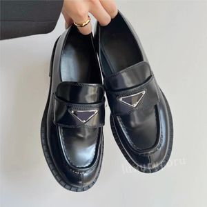 Mocasines de diseñador Monolith de cuero cepillado Mocasines para mujer Zapatos sin cordones Mujer Oxford Chunky Caucho Lujo Mate Suela Plataforma Fiesta Zapato de boda