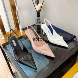 Chaussures de créateurs de haute qualité pour femmes, bout pointu, talons hauts, étiquette triangulaire, sexy, talon fin, dos vide, sangle de voyage, chaussure unique