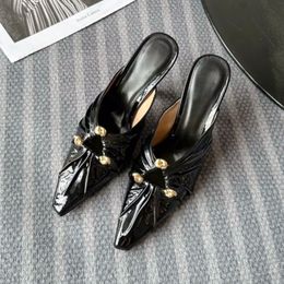 Zapatos de diseño zapatillas de tejer mulas toboganadas tacones de tacones deslizamiento sobre zapatos de la marca de lujo de lujo cuero calzado de fábrica con caja