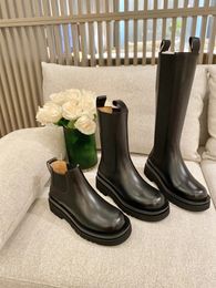 Designer schoenen Nieuwste dameslogolaarzen Ronde tenen Zacht leer Antislip rubberen zolen Luxe, comfortabel, voortreffelijk logo Hoge kwaliteit fabrieksschoenen