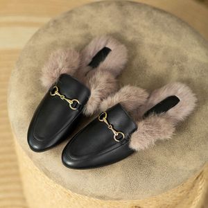 Zapatos de diseñador Conejo de cuero Zapatos de algodón con medio soporte Hombre Medias zapatillas Zapatos de felpa con un solo pie Las mujeres usan bollos Muller Invierno Zapatilla peluda KY3Sl