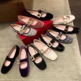 Chaussures de créateurs Loafer Femmes Ballet Jupe plate Chaussures Square à tête carrée Oxford Chaussures Crystal Decorative Gloss Crème en cuir 100% authentique en cuir de la mode 34-40