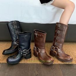 Chaussures de créateurs de luxe femmes Internet célébrité chaussure harnais ceinture boucle en cuir de vachette zip chevalier bottes demi-bottes vintage effacer baril bottes gros talon botte