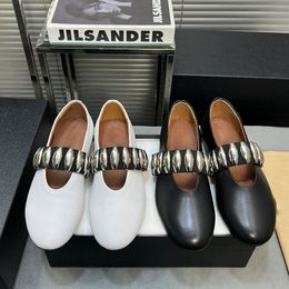 Chaussures de designer Mary Jane Ballet Flat Chaussures Round Head Round Foot Warwear avec boîte en cuir de luxe féminine