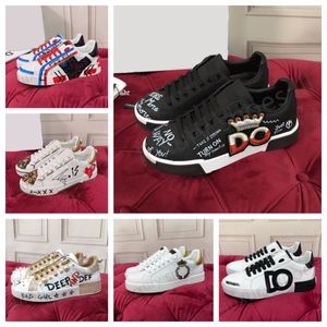 chaussures de marque chaussures pour hommes baskets chaussures pour femmes chaussures de mode formateurs graffiti noir blanc note de musique coeur broderie couronne patch qualité haute chaussures en cuir de veau