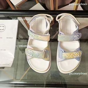 Chaussures de créateurs Paris Nouvelles sandales velcro pour femmes Summer Luxury Luxury High Quality Casual Farts's Beach Sandales