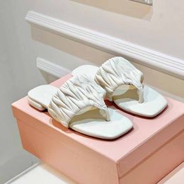 Designer schoenen geplooide platte sandalen open tenen glijden aan schoenen dames luxe merk fabrieksschoenen met doos
