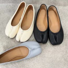 Chaussures de créateurs Sandale Luxury Casual Shoe Ballet Flat Chaussures Robe Shoe Femme Summer Le cuir noir noir blanc Sweet Sport Loafer Slippers