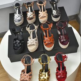 Zapatos de diseñador Sandalia para mujer Damas de lujo Verano Ocio Sandalia trenzada Tobillo Hebilla Cierre Tacones Tobillo Hebilla Sandalias de playa Sexy Sandalias tejidas de hierba Plataforma