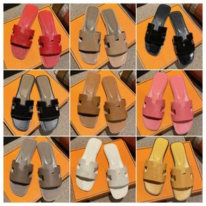 Chaussures de créateurs sandales célèbres Designer Femmes Slipper Platform Platers Slippers Sliders White Brown Le cuir en cuir en caoutchouc d'été Bottoms Wind Sliders Designer Slippers Shoe