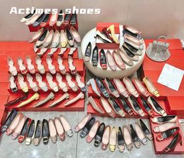 Chaussures de créateur sandales sandales talons rouges bas talons glissent les plats sandale talons hauts luxueux plats de plage dames plage sandale fête mariage femmes chaussures sac à poussière 34-41