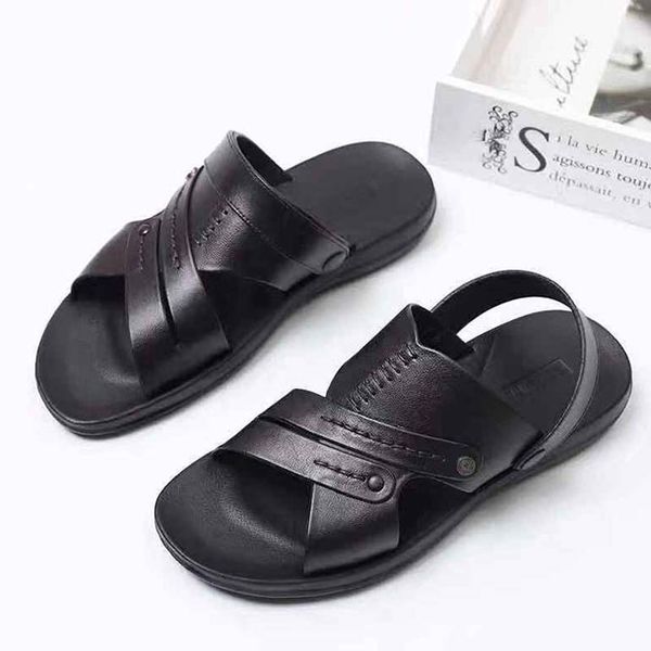 Sandales de chaussures de créateurs, pantoufles, semelles épaisses Aron Anti Slip Soft Soles, Fashion Classic Home Slippers Femmes portant des tongs de plage