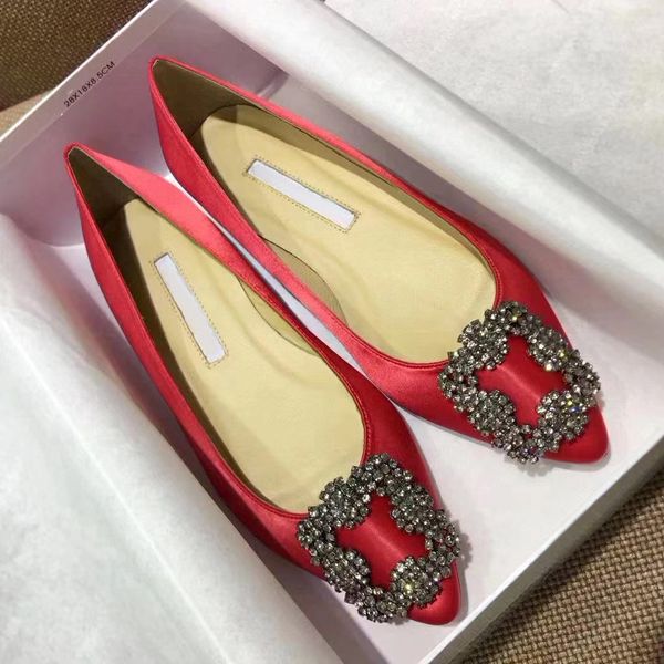 Zapatos de diseñador Satén Metal Hebilla cuadrada Rhinestone Mocasines de moda Boda de mujer Rosa roja Puntiaguda Cómoda Boca baja Zapatos casuales Tamaño 35-42