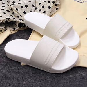 Haute Qualité Designer De Luxe Hommes Femmes Été Pantoufles En Caoutchouc Blanc Plage Diapositive Mode Éraflures Sandales Chaussures D'intérieur Taille 35-45