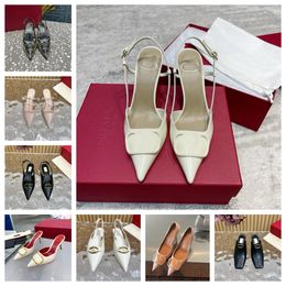 chaussures de designer pantoufle chaussures d'été sandales polyvalentes à fond plat bal de mariage formel avec des chaussures pour femmes dames intellectuelles sandales à talons minces