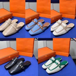 zapatillas de diseño zapatillas sandalias exteriores para mujeres 2023 Nuevos zapatos planos de tacón plano de hebilla de metal con caja