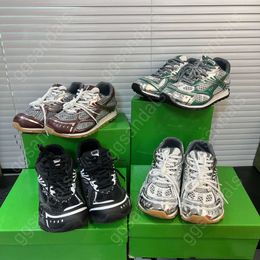 Chaussures de designer Sneaker Femme des hommes de concepteur Green Runner Sneakers réalisés dans une semelle extérieure en caoutchouc non glissante en maille technique légère