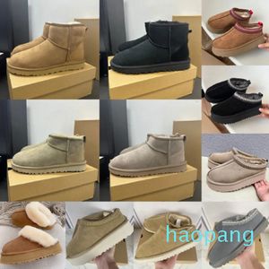 Chaussures de créateurs Bottes de neige Couleur Bottes de neige en peau de mouton Shearling Femmes Ultra Mini Boot Slip Shoes Daim Upper Boot Winter Discquette Shoes