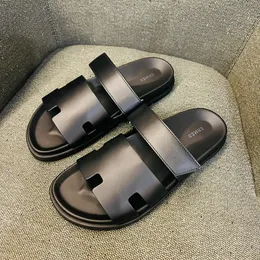 35-44 Slippers Chypre Sandal Designer Sliders Flip Flops Sandales plates pour la plage Comfort Chalfskin Le cuir en cuir naturel en daim naturel en brun et noir pour les femmes et les hommes