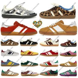 Chaussures designer Pays de Galles Trainers Mentes Spezial Casual Chaussures Brown Suede Bold Rose Glow Pulse Mint Rose Core noir blanc Solar Men Women Women Sports Sneakers