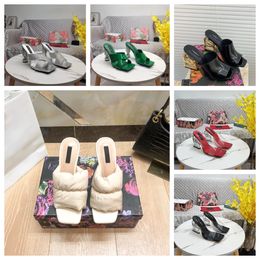 chaussures de créateurs avec talons en diamant, pantoufles transparentes, chaussures d'été à la mode pour les occasions formelles, sandales, chaussures à bulles, pantoufles à talons hauts