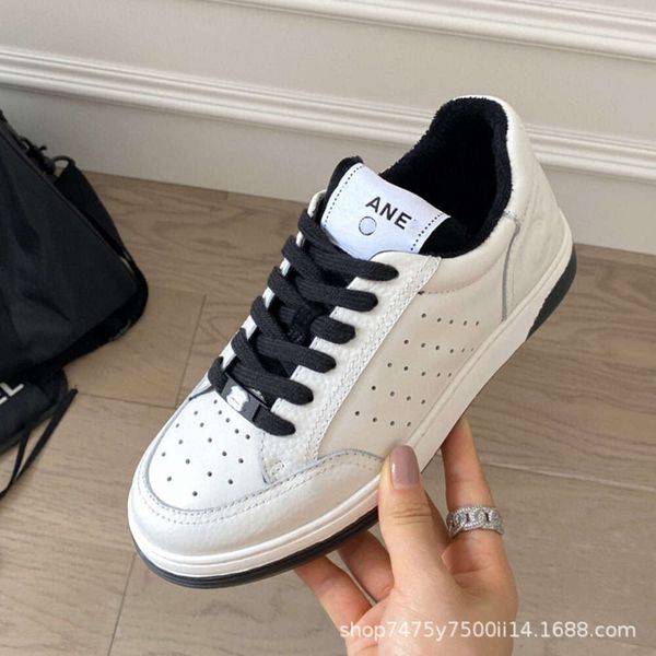Chaussures designer Femme Chaneles Sneakers Panda Chaussures Transparentes Solet Small White Women's's Matching Lace Sports Haulted Shoard épais