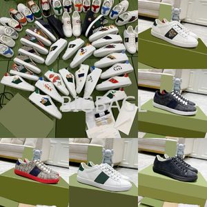 Zapatos de diseñador para mujer, zapatillas de deporte con relieve, zapatillas de deporte para hombre, zapatillas Vintage con tiras rojas y verdes, zapatillas de cuero blancas de lujo