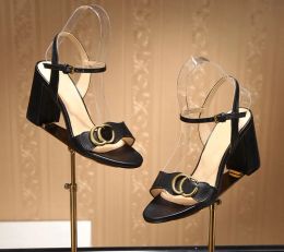 Chaussures de créateurs femmes talons hauts 100% cuir 5 cm 7 cm pantoufles sandales dame boucle de ceinture en métal talon épais designer daim talons sexy chaussures femme grande taille