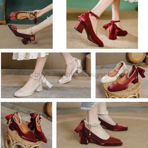 Designer schoenen vrouwen leren slingbacks met gespen luxe pumps puntige tenen stiletto hiel feest kleding schoenen enkelband bordeaux hakken