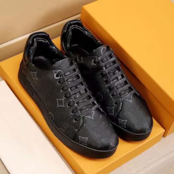 Zapatos de diseñador Mujeres Hombres Zapatillas de deporte Negro Blanco Lujo Zapatos casuales Bicolor Zapatos de cuero de becerro perforado Suela de goma Diseñadores para hombre Zapatillas de deporte corriendo al aire libre