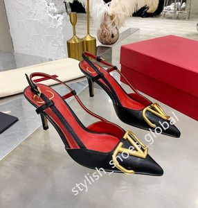 Designer schoenen dames sandalen hoge hakken echt leer voor de zomer Slides Sandaal Feestschoenen Merk Dames Hoge Hakken Puntige Schoenen Klassiekers Metaal Naakt Zwart Rood Mat