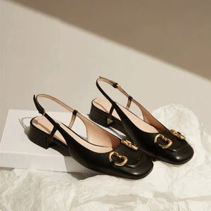 Chaussures de créateurs femmes sandales talons bas bout carré en cuir plate-forme pantoufles chaussures habillées respirant décontracté luxueux tongs tête de cheval en métal élégant