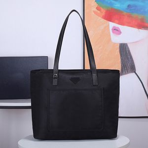 Designer sac à provisions en nylon sacs fourre-tout maman paquet poche Fonction sac à bandoulière coussin tasse couverture grande capacité Sacs à main à la mode sac à main de loisirs